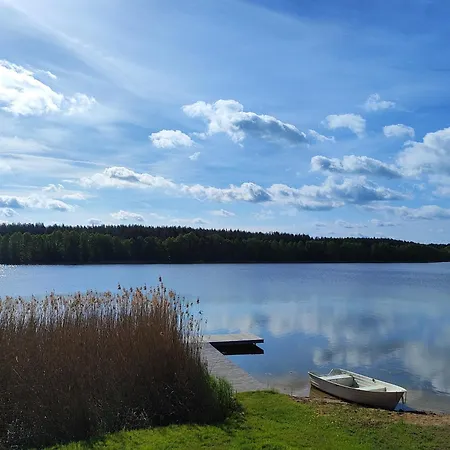 Nad Brzegiem Jeziora - Letniskowy Michalki *